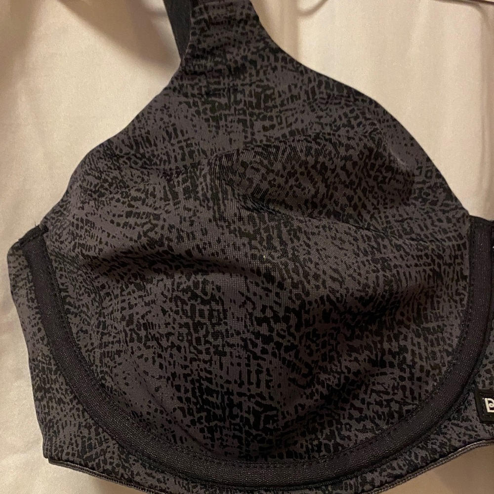 Berlei Textured Black Bra - Picture 3 of 10